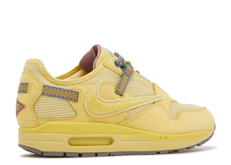 Nike air best sale max 2010 gold